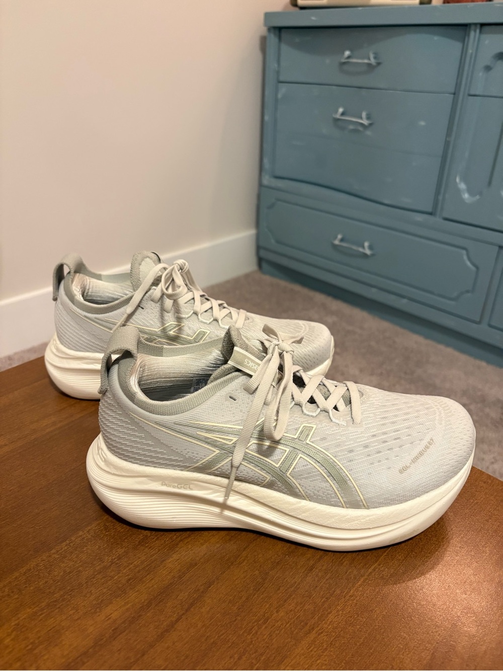 ASICS Women's Gel-Nimbus 27 Running Shoes